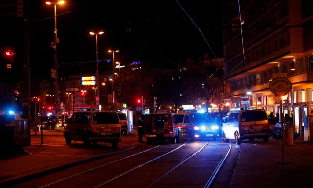 В Вене совершен теракт в синагоге: минимум 8 человек убиты, граждан просят не выходить на улицу (видео)