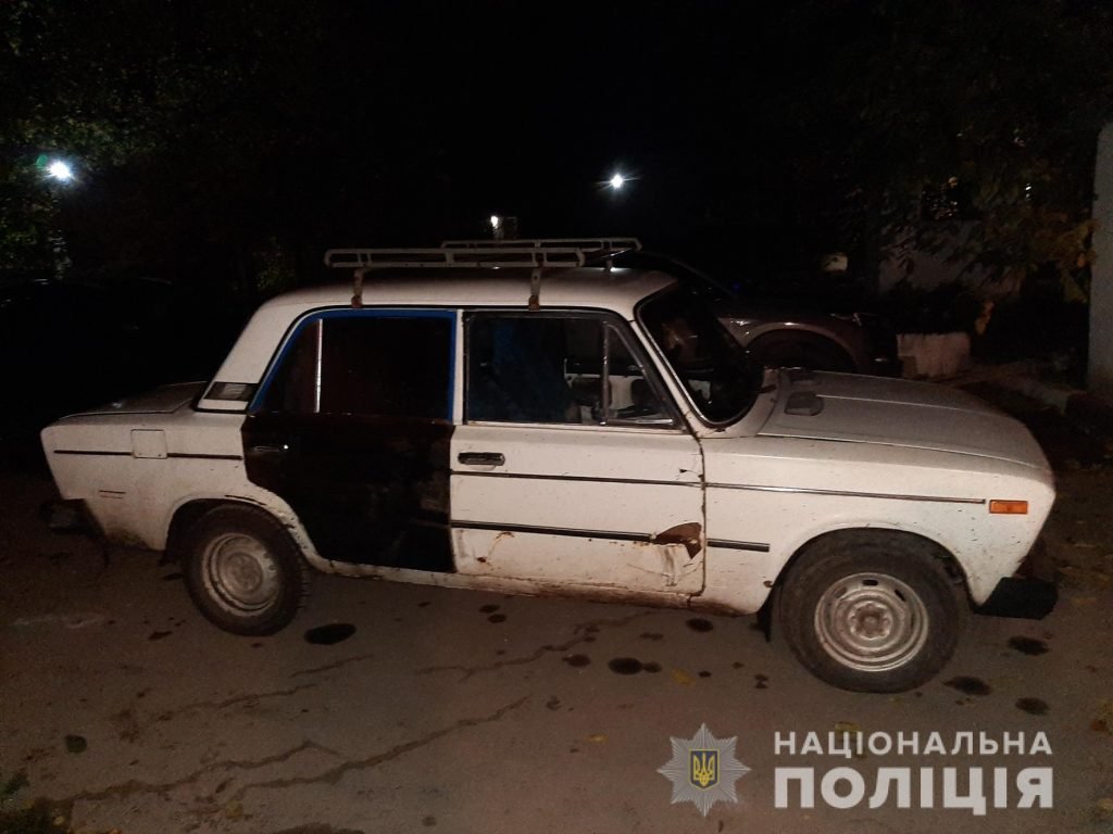 В Харьковской области охотники обстреляли легковой автомобиль, пострадали пассажиры (фото)