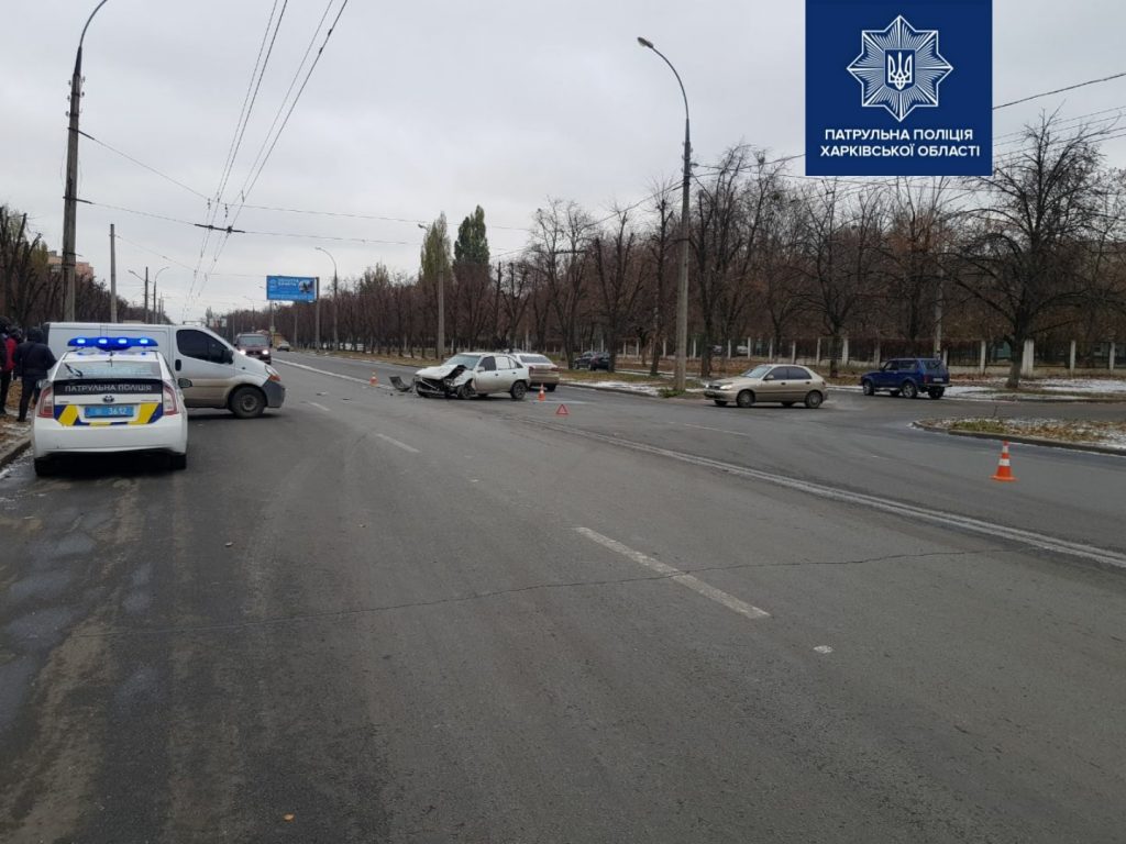 На проспекте Героев Сталинграда столкнулись Renault и Opel (фото)