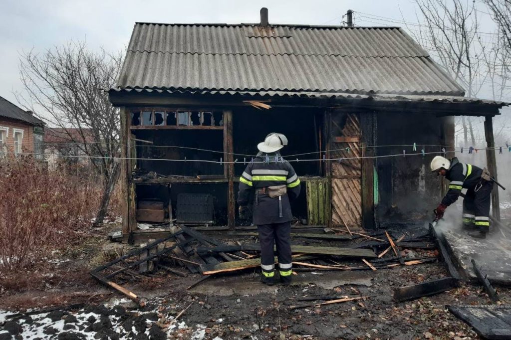 На Харьковщине после тушения пожара в частном доме обнаружено тело человека (фото)