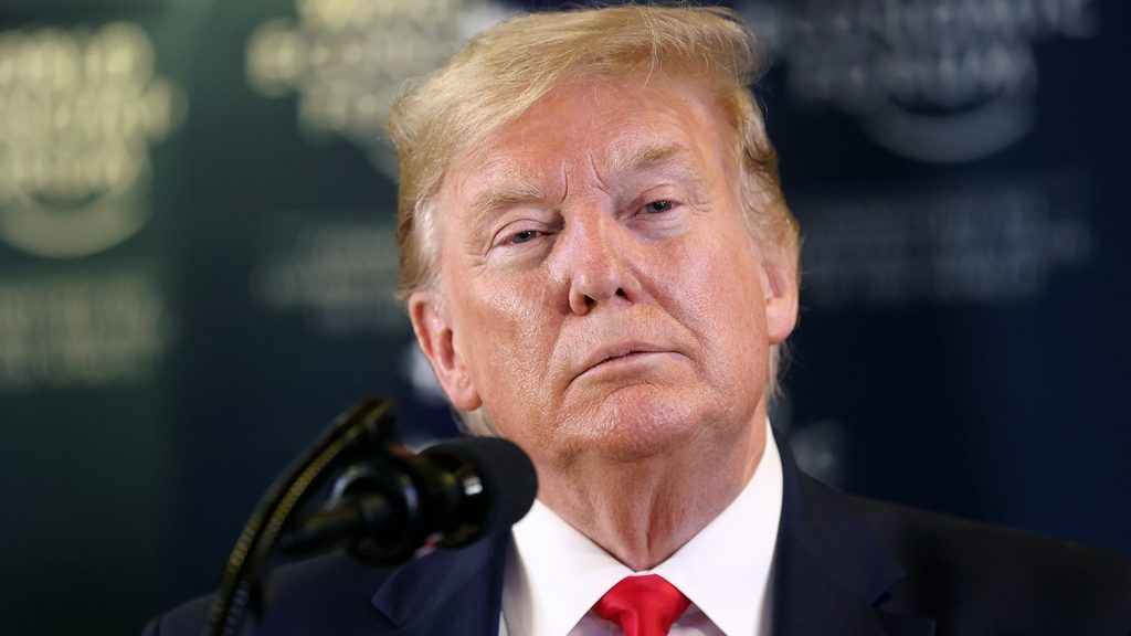 Трамп побеждает в ключевых штатах США