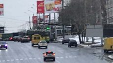 Троллейбусы остановились на Северной Салтовке: произошло ДТП (видео)