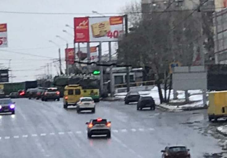 Троллейбусы остановились на Северной Салтовке: произошло ДТП (видео)