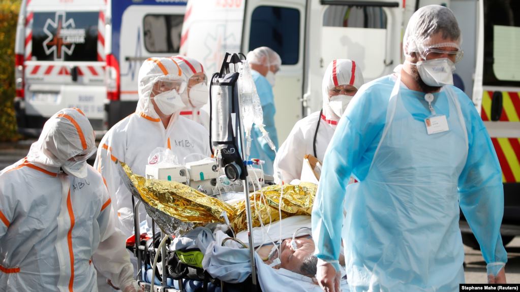 Число умерших от коронавируса в Европе приближается к 300 000