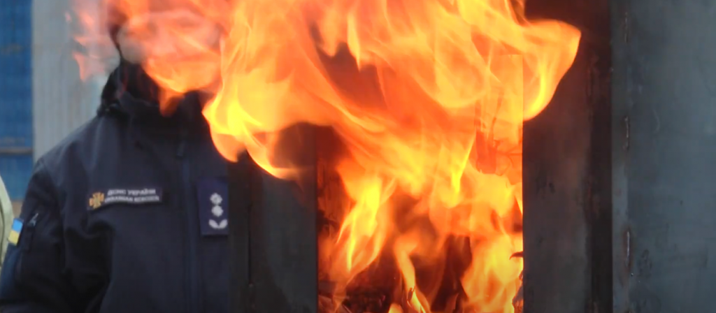 Учбова пожежа у харківському університеті: рятувальники ліквідували полум’я за 40 хвилин (відео)
