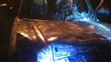 В Харькове ночью сгорела иномарка, припаркованная возле многоэтажки