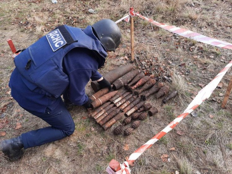 На Харьковщине ликвидировали взрывчатку времен Второй мировой войны (фото)