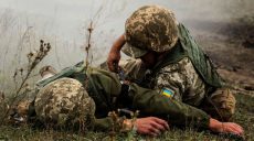 Боевики обстреляли Авдеевку: украинский боец получил осколочное ранение