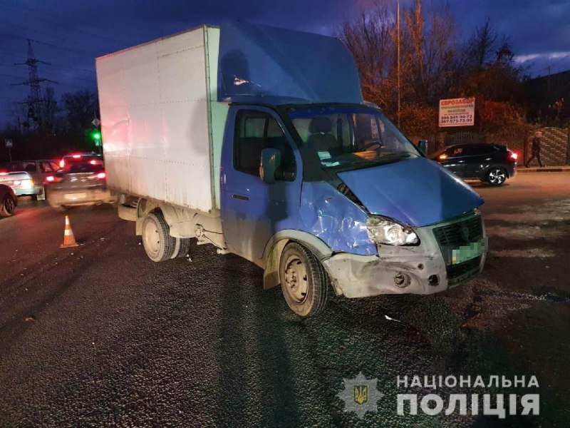 В Новобаварском районе машина вылетела в кювет: пострадал водитель (фото)