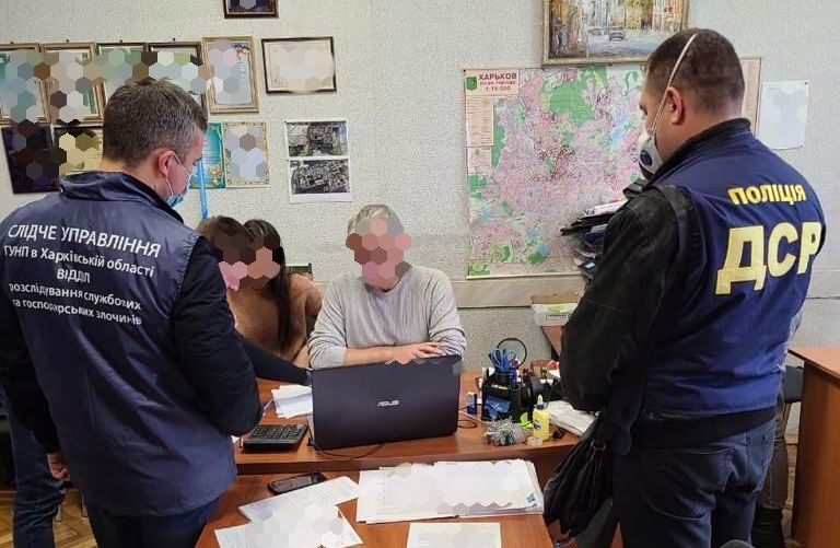 Должностное лицо из Харьковского горсовета подозревают в незаконном завладении деньгами