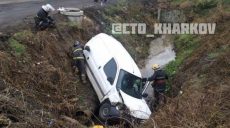 В Песочине произошла авария: машину выбросило в кювет (фото)