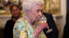 Королева Великобритании Елизавета II представила собственный джин (фото)