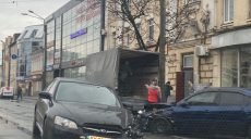 На Московському проспекті — чергова аварія: на місці працюють поліціянти (фото)