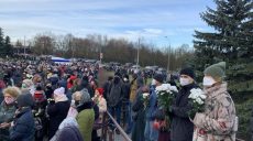 В Минске тысячи людей пришли на церемонию похорон Романа Бондаренко (видео, фото)