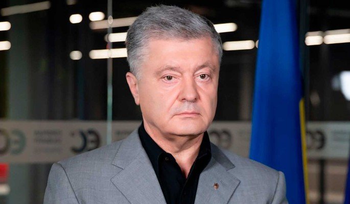 “Бо гімно привезли” — Порошенко озвучил мнение врачей Прикарпатья о вакцине от COVID-19