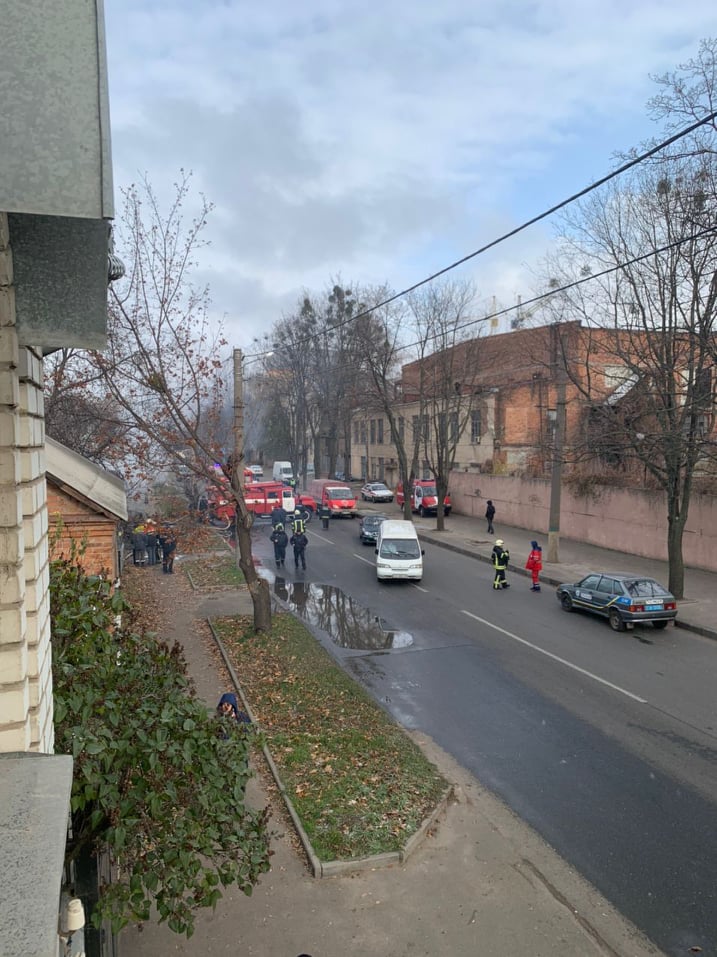 У Харкові палав будинок (відео)