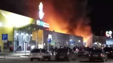 В России горит ТРЦ, пожар уже назвали повторением трагедии в Кемерово (видео)