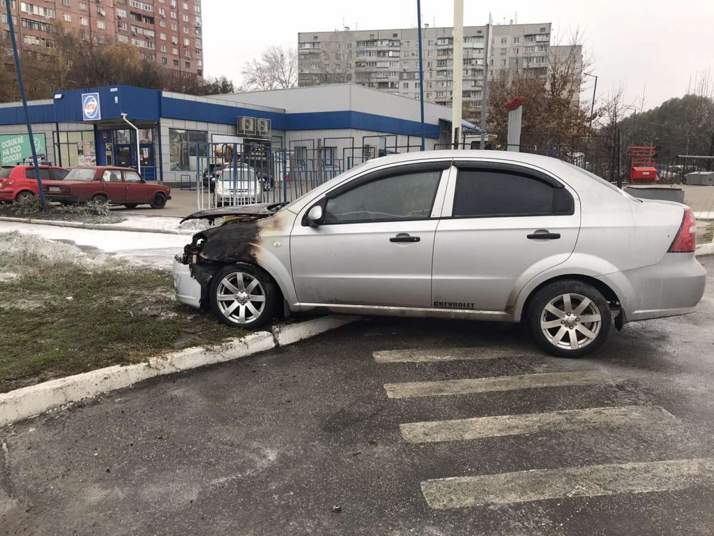 В Московском районе спасатели потушили пожар в автомобиле (фото)