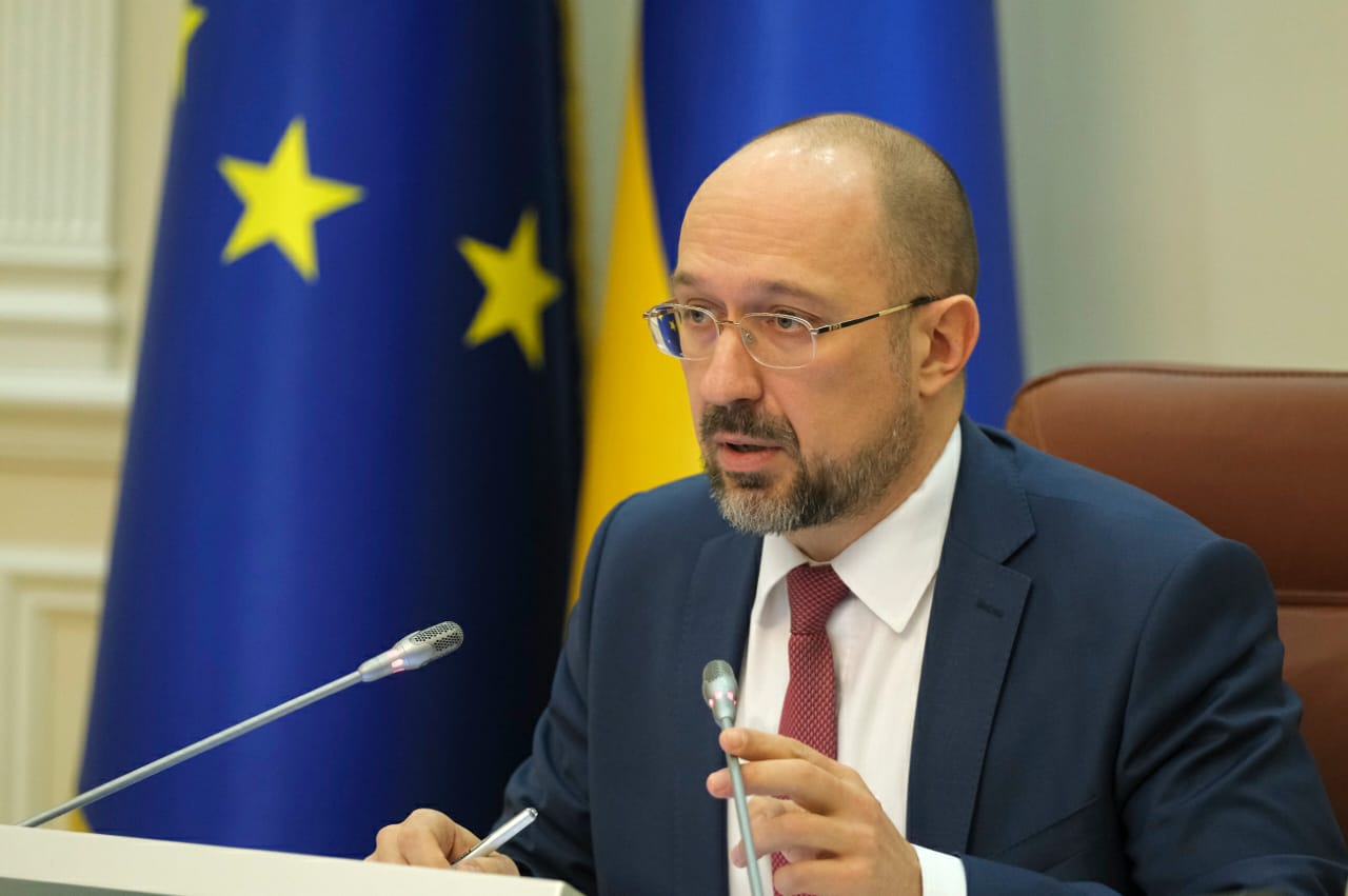 У нас же завдання — не зупинити присутність людей у розважальних закладах, закладах харчування, — Шмигаль