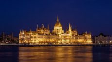 Угорщина вводить надзвичайний стан та комендантську годину через COVID-19