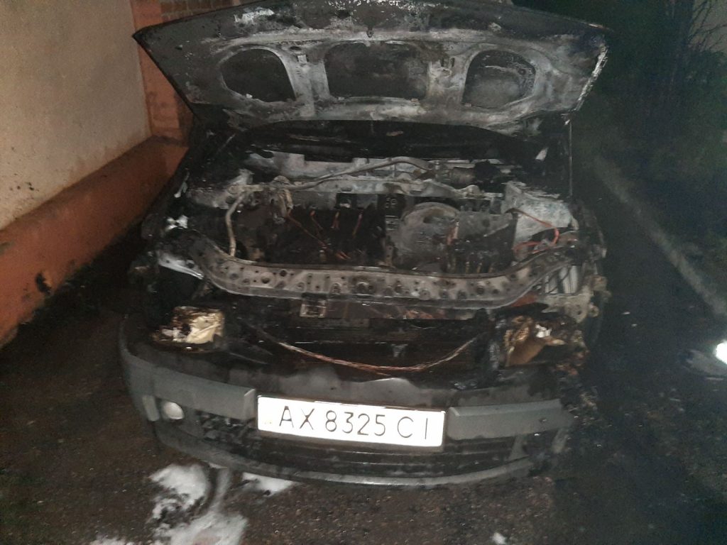 Вечером в Харькове сгорела иномарка (фото)