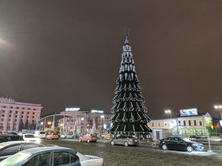 Новый Год. Украинцам разрешили собираться под елками, но без концертов