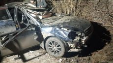 В Харькове автомобиль врезался в дерево, водитель погиб (фото)
