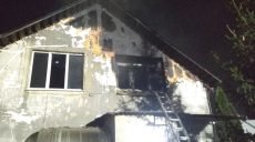Под Харьковом сгорел большой частный дом (фото)