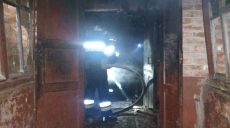На Харьковщине в горящем доме найдено тело женщины (фото)