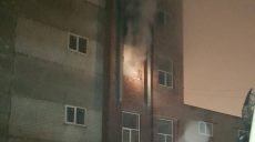 Спасатели ликвидировали пожар в административном здании (фото)