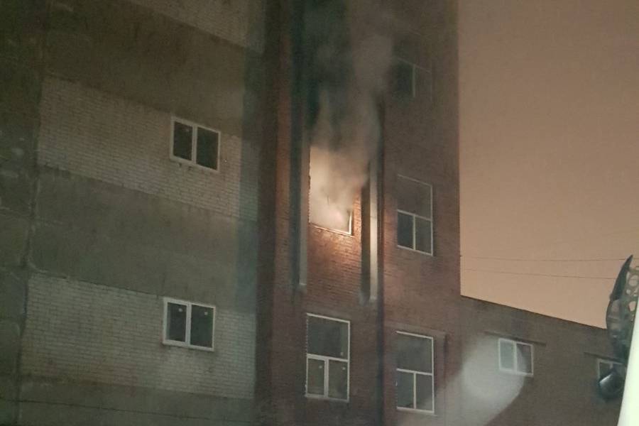 Спасатели ликвидировали пожар в административном здании (фото)