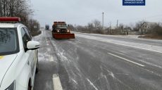 На автодороге Киев-Харьков-Довжанский из-за погоды усложнилось движение транспорта