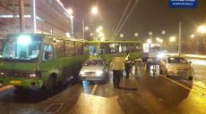 На проспекте Гагарина столкнулись две легковушки и два автобуса (фото)