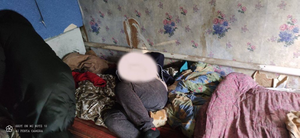 Под Харьковом изъяли 2-летнюю девочку из горе-семьи (фото)