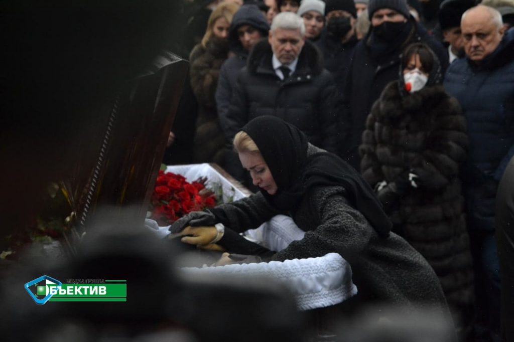 Геннадия Кернеса похоронили в Харькове рядом с Евгением Кушнаревым и Александром Масельским (стрим, видео)