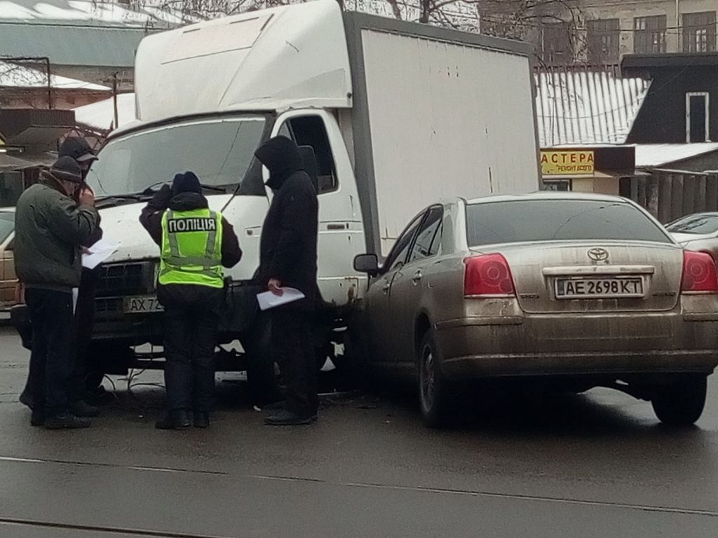 ГАЗель и Toyota устроили ДТП перед «Гольдберовской» церковью (фото)