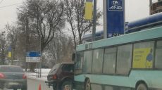 В Харькове столкнулись автобус MAN и легковушка (фото)