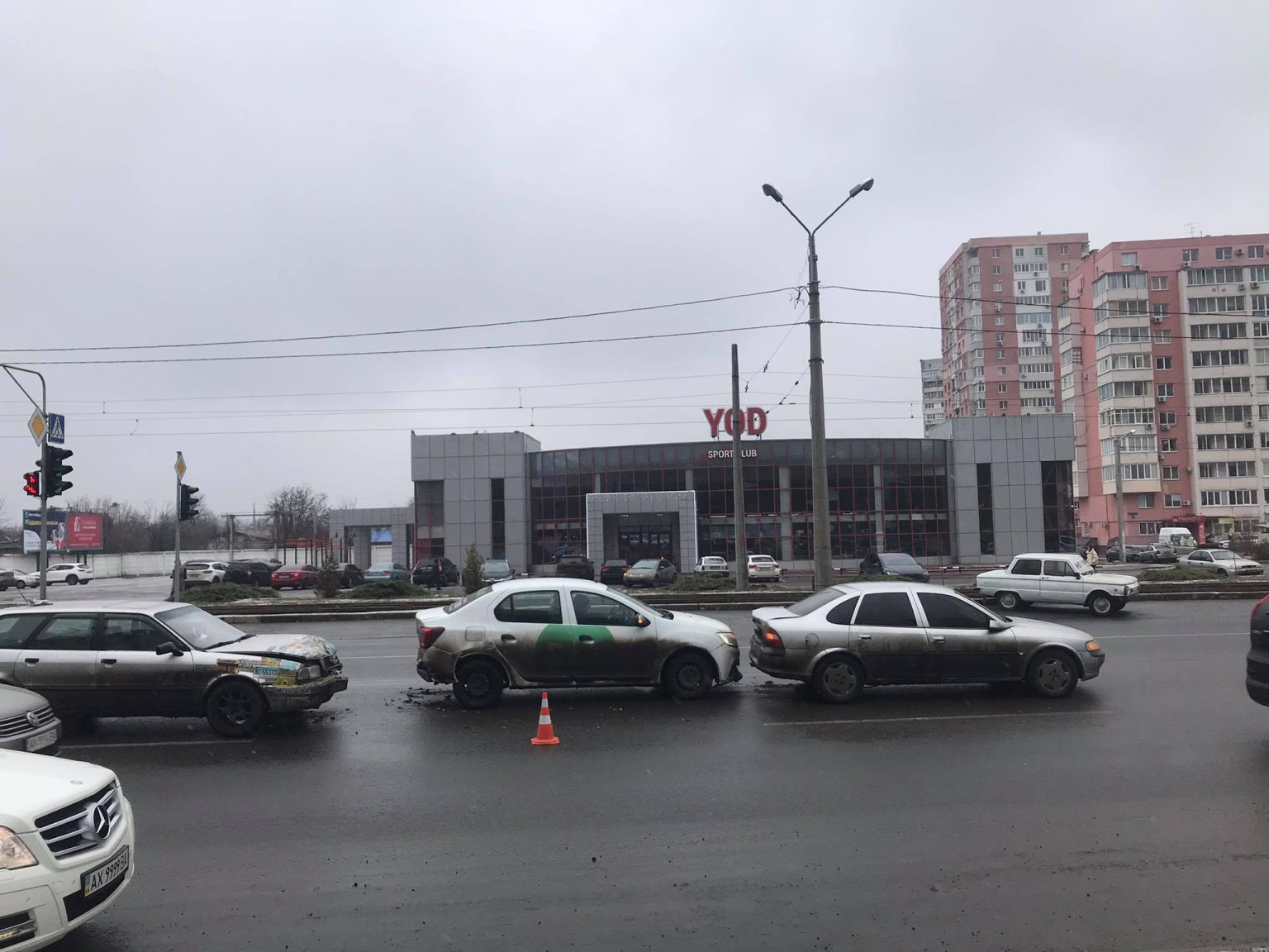 В Харькове в ДТП попали водители трех автомобилей (фото)