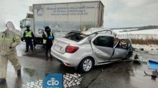 Смертельное ДТП: под Харьковом легковушка врезалась в грузовик (фото)