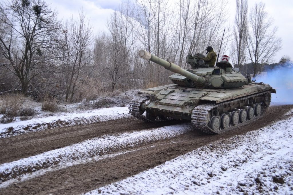 Харьковские танкисты выехали на полевые занятия (фото)