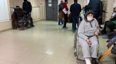 «Человек 100 в коридоре»: из-за гололеда в харьковской травматологии заняли все места