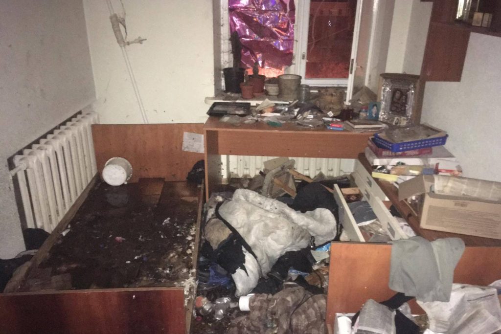 Спасатели ликвидировали пожар в многоэтажке Харькова (фото)