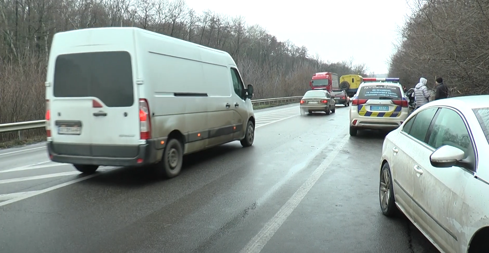 Зіткнення 4 автівок у Покотилівці: екскюзивні кадри з відеореєстратора (відео)