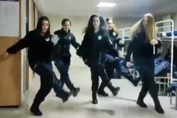 Найдены все курсантки полицейского вуза, танцевавшие под российский шансон (фото)