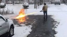 Американец огнеметом почистил дорогу от снега (видео)
