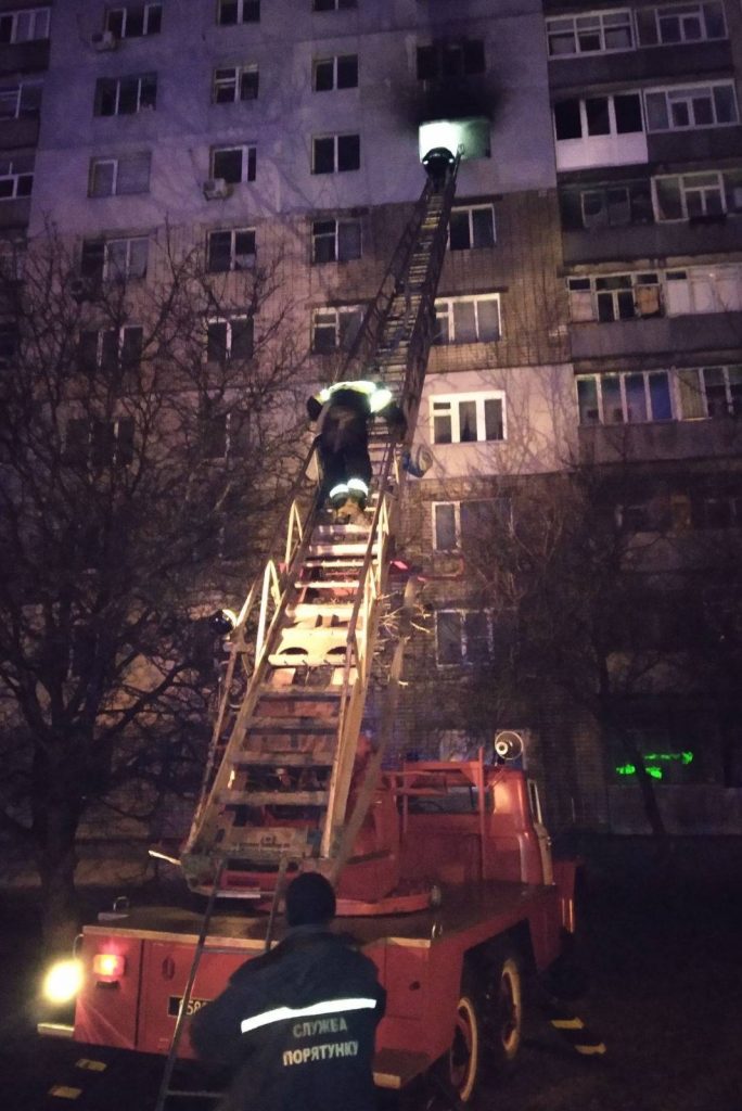 Пожар в многоэтажке Харькова: найдены тела двух неизвестных (фото)