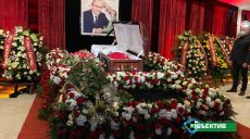 Около ста тысяч харьковчан простились с мэром (фото)