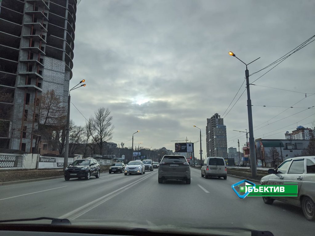 На Клочковской не выключено уличное освещение (фото)