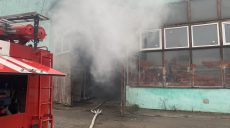 В Харькове в цеху горел пенопласт (фото)