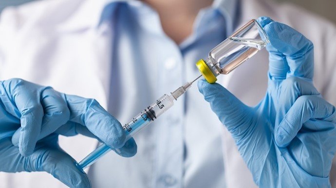 Польша будет вакцинировать украинцев от COVID-19: названы условия